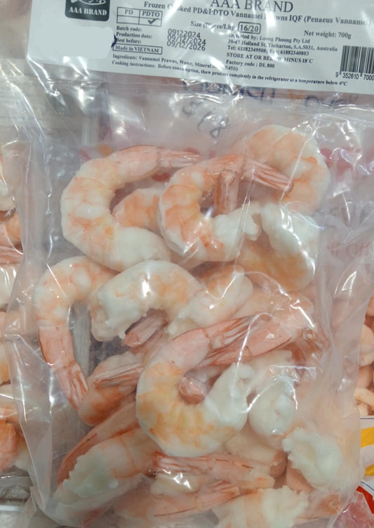 Frozen cooked prawns tail on size 16/20 700gm